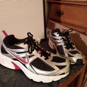 Womens size 10 Nike running shoes